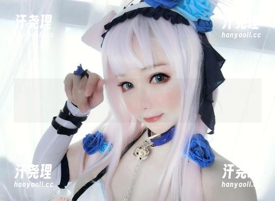 Kitkat Cosplay在照片中用棉袜讲述了一个“对”的故事，哈哈